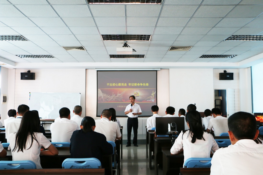 �������ĸ����� �м�ʹ�����ȷ� ���� ׯ����Ϸ���ܵ�֧�����������ģ������м�ʹ���������˶�����ʱ