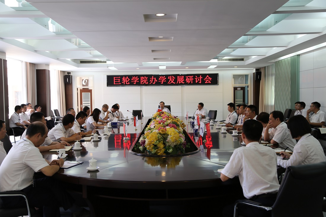 ������ѧ������ ��д������ƪ�� ���� �ⶭ�³��ڡ�ׯ����ϷѧԺ��ѧ�������лᡱ�Ͻ�����Ҫ����